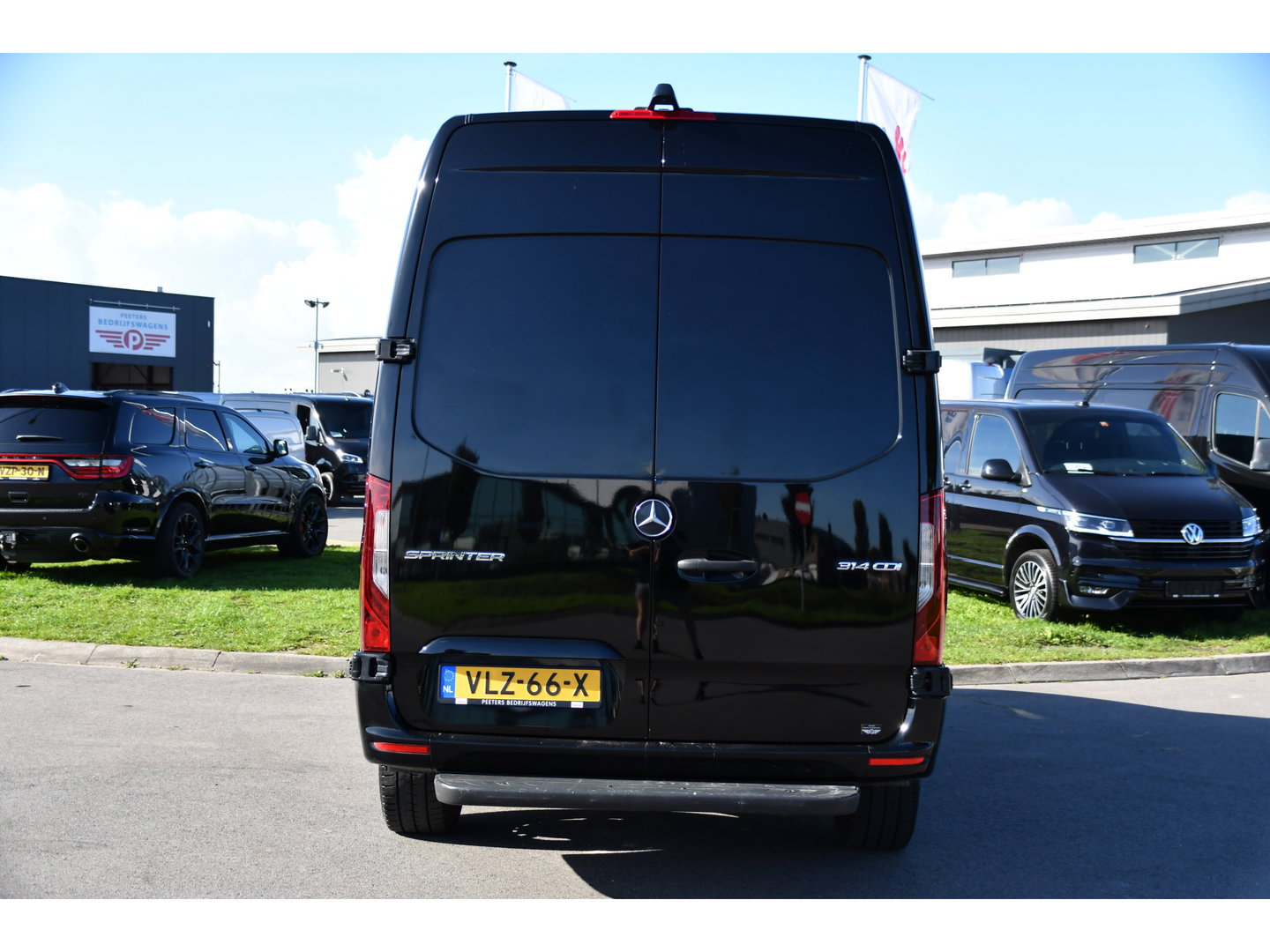 Mercedes-Benz Sprinter 314 2.2 CDI L2H2 RWD Black Edition Camera, Cruise, Carplay, Bearlock, Multimedia, Stoelverwarming, Betimmering, Uniek!