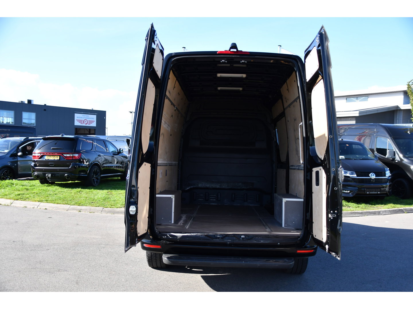 Mercedes-Benz Sprinter 314 2.2 CDI L2H2 RWD Black Edition Camera, Cruise, Carplay, Bearlock, Multimedia, Stoelverwarming, Betimmering, Uniek!
