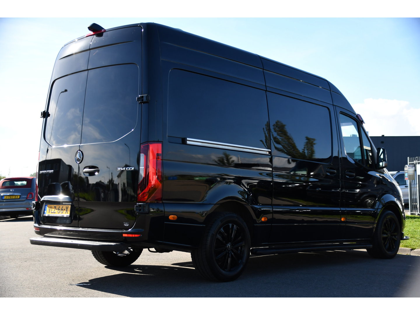 Mercedes-Benz Sprinter 314 2.2 CDI L2H2 RWD Black Edition Camera, Cruise, Carplay, Bearlock, Multimedia, Stoelverwarming, Betimmering, Uniek!