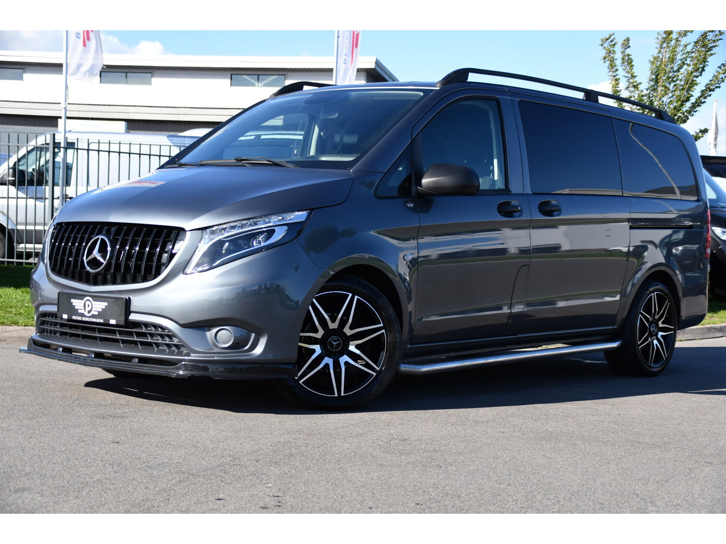 Mercedes-Benz Vito 114 CDI Lang DC AMG Edition Camera, Cruise, LED, 2 x Schuifdeur, Automaat, Trekhaak, NAVI, Uniek!