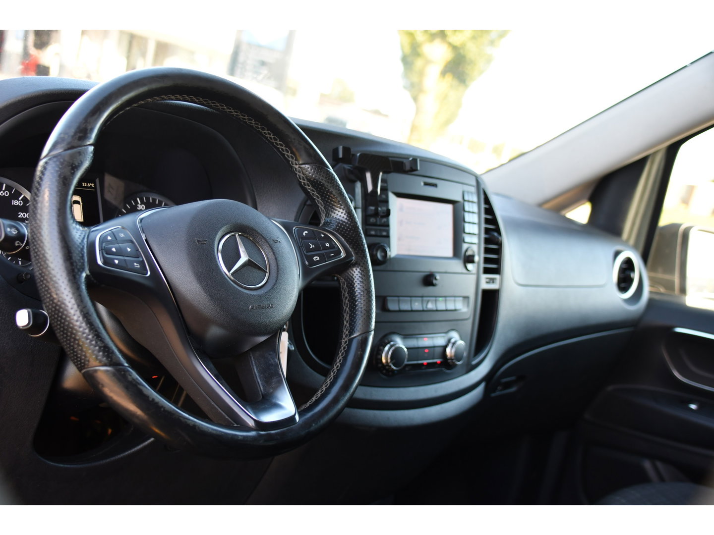 Mercedes-Benz Vito 114 CDI Lang DC AMG Edition Camera, Cruise, LED, 2 x Schuifdeur, Automaat, Trekhaak, NAVI, Uniek!