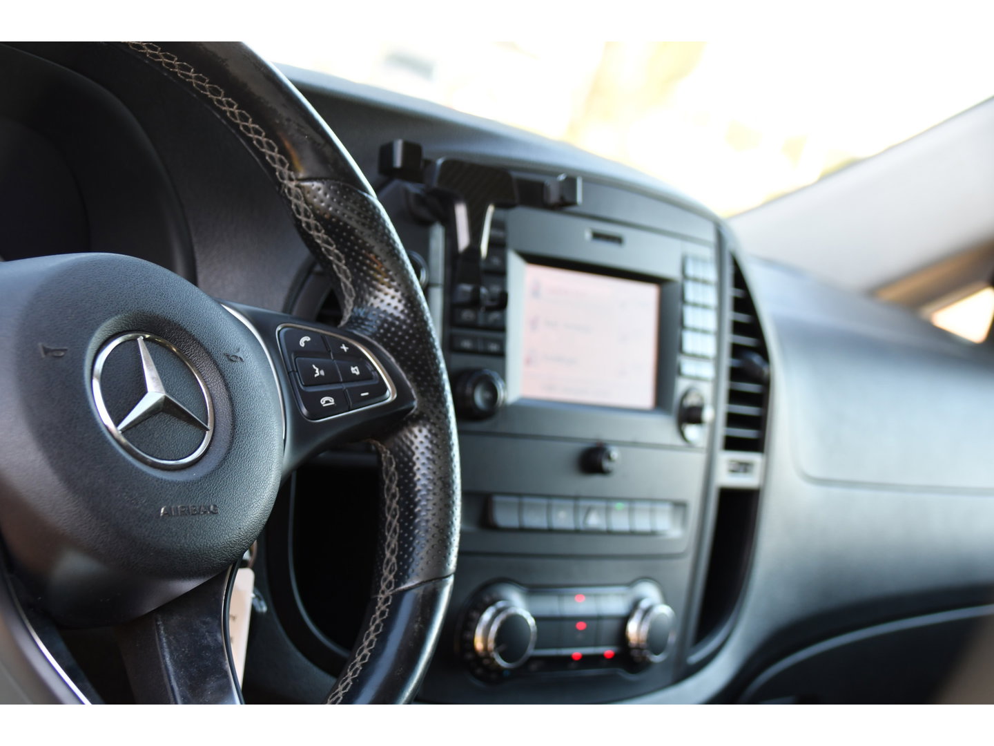 Mercedes-Benz Vito 114 CDI Lang DC AMG Edition Camera, Cruise, LED, 2 x Schuifdeur, Automaat, Trekhaak, NAVI, Uniek!