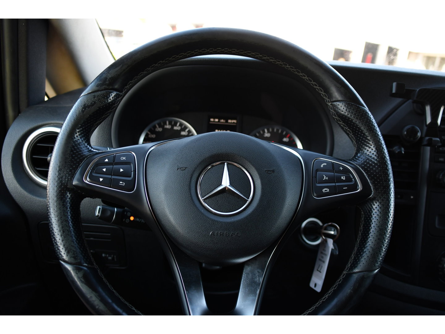 Mercedes-Benz Vito 114 CDI Lang DC AMG Edition Camera, Cruise, LED, 2 x Schuifdeur, Automaat, Trekhaak, NAVI, Uniek!