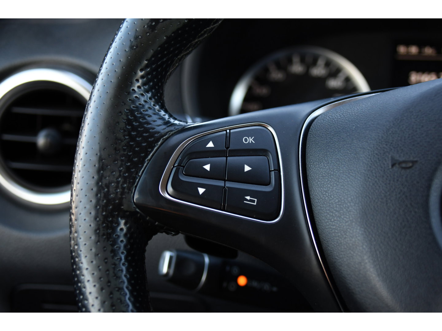 Mercedes-Benz Vito 114 CDI Lang DC AMG Edition Camera, Cruise, LED, 2 x Schuifdeur, Automaat, Trekhaak, NAVI, Uniek!