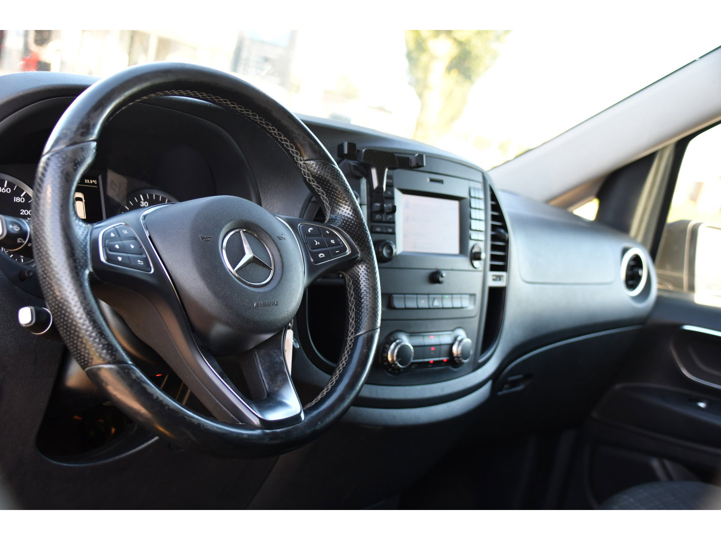 Mercedes-Benz Vito 114 CDI Lang DC AMG Edition Camera, Cruise, LED, 2 x Schuifdeur, Automaat, Trekhaak, NAVI, Uniek!