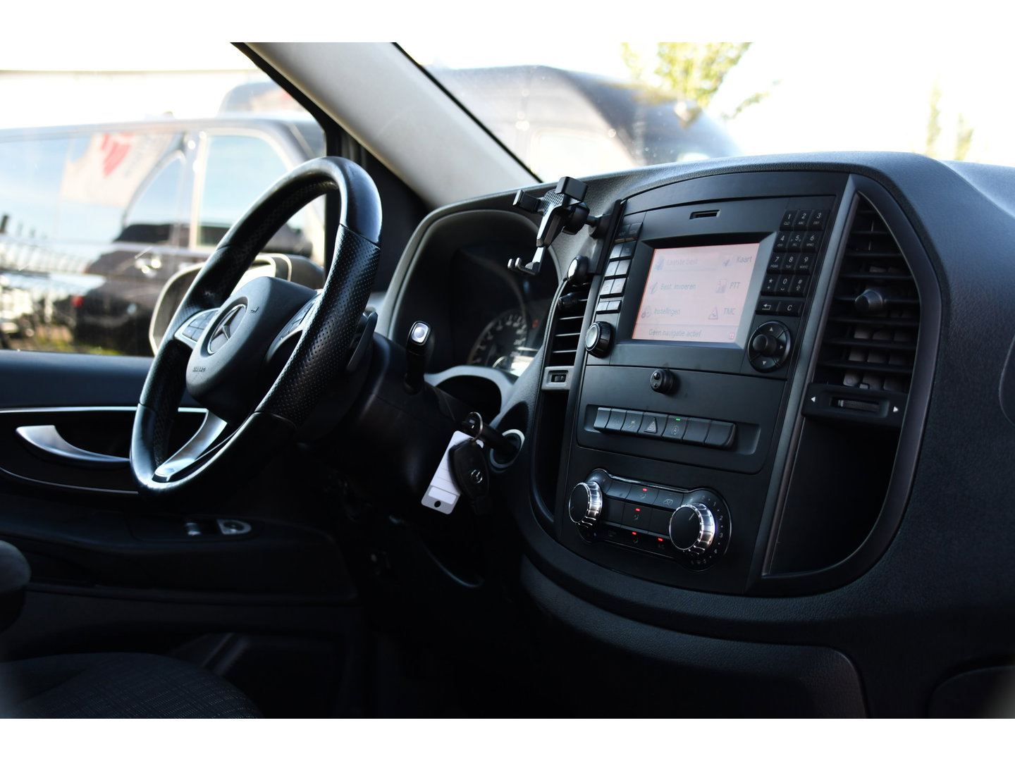 Mercedes-Benz Vito 114 CDI Lang DC AMG Edition Camera, Cruise, LED, 2 x Schuifdeur, Automaat, Trekhaak, NAVI, Uniek!