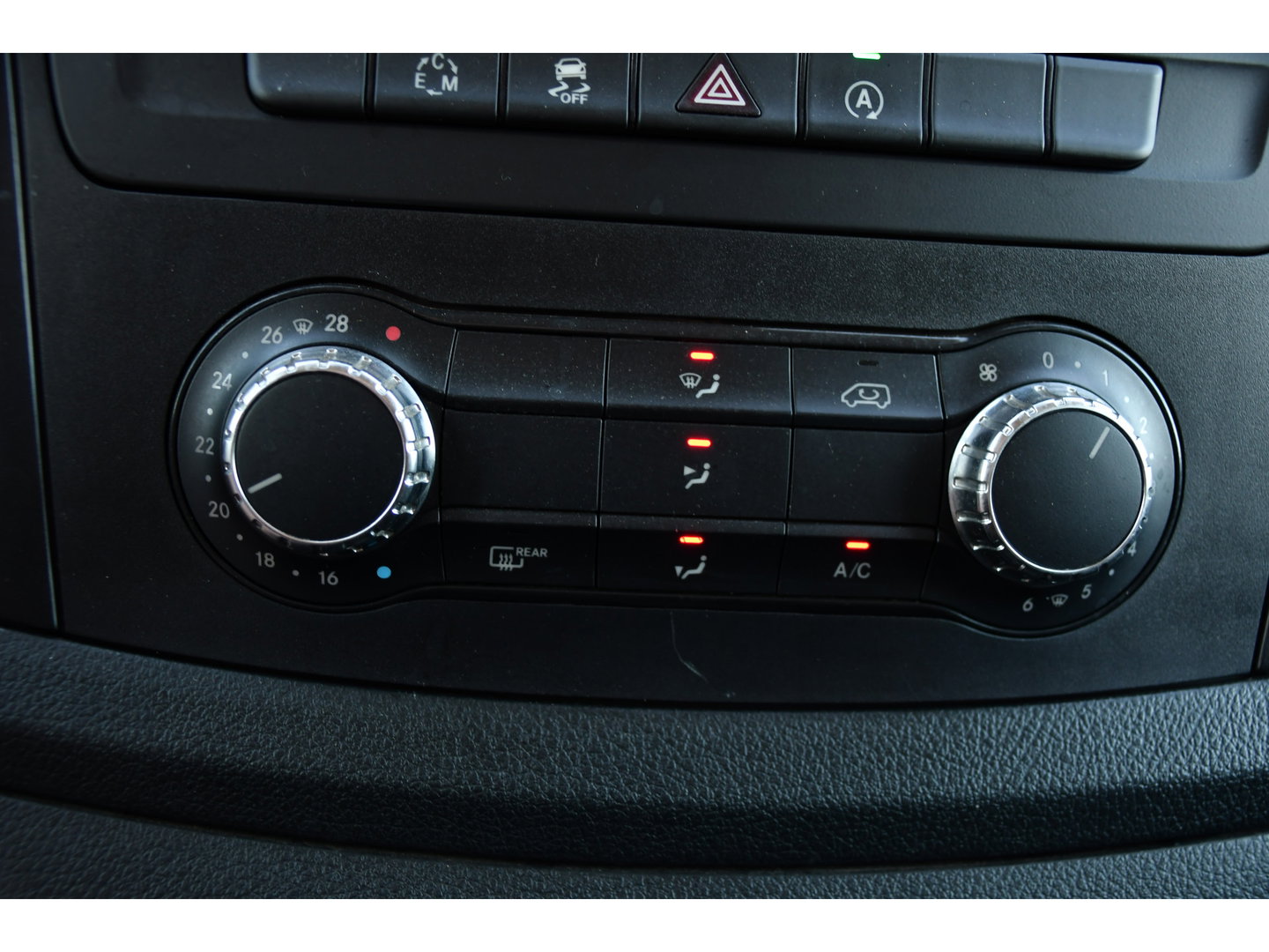 Mercedes-Benz Vito 114 CDI Lang DC AMG Edition Camera, Cruise, LED, 2 x Schuifdeur, Automaat, Trekhaak, NAVI, Uniek!