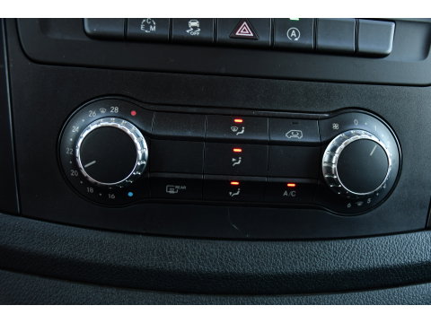 Mercedes-Benz Vito 114 CDI Lang DC AMG Edition Camera, Cruise, LED, 2 x Schuifdeur, Automaat, Trekhaak, NAVI, Uniek!