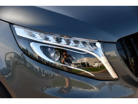 Mercedes-Benz Vito 114 CDI Lang DC AMG Edition Camera, Cruise, LED, 2 x Schuifdeur, Automaat, Trekhaak, NAVI, Uniek!