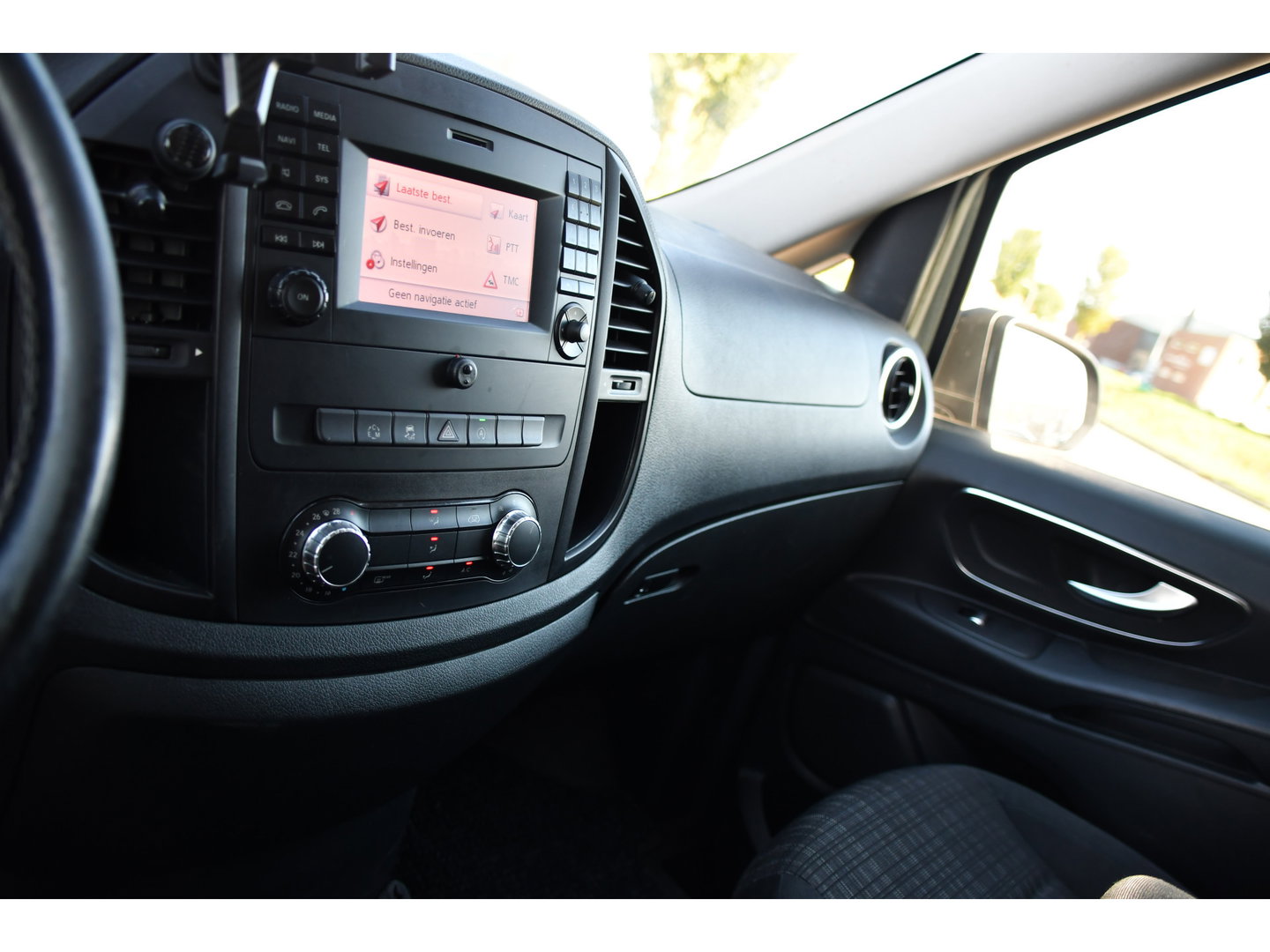 Mercedes-Benz Vito 114 CDI Lang DC AMG Edition Camera, Cruise, LED, 2 x Schuifdeur, Automaat, Trekhaak, NAVI, Uniek!