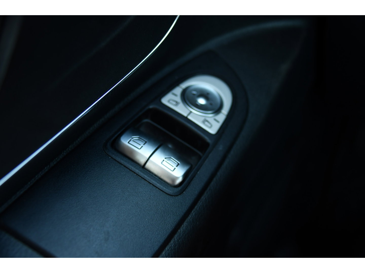 Mercedes-Benz Vito 114 CDI Lang DC AMG Edition Camera, Cruise, LED, 2 x Schuifdeur, Automaat, Trekhaak, NAVI, Uniek!