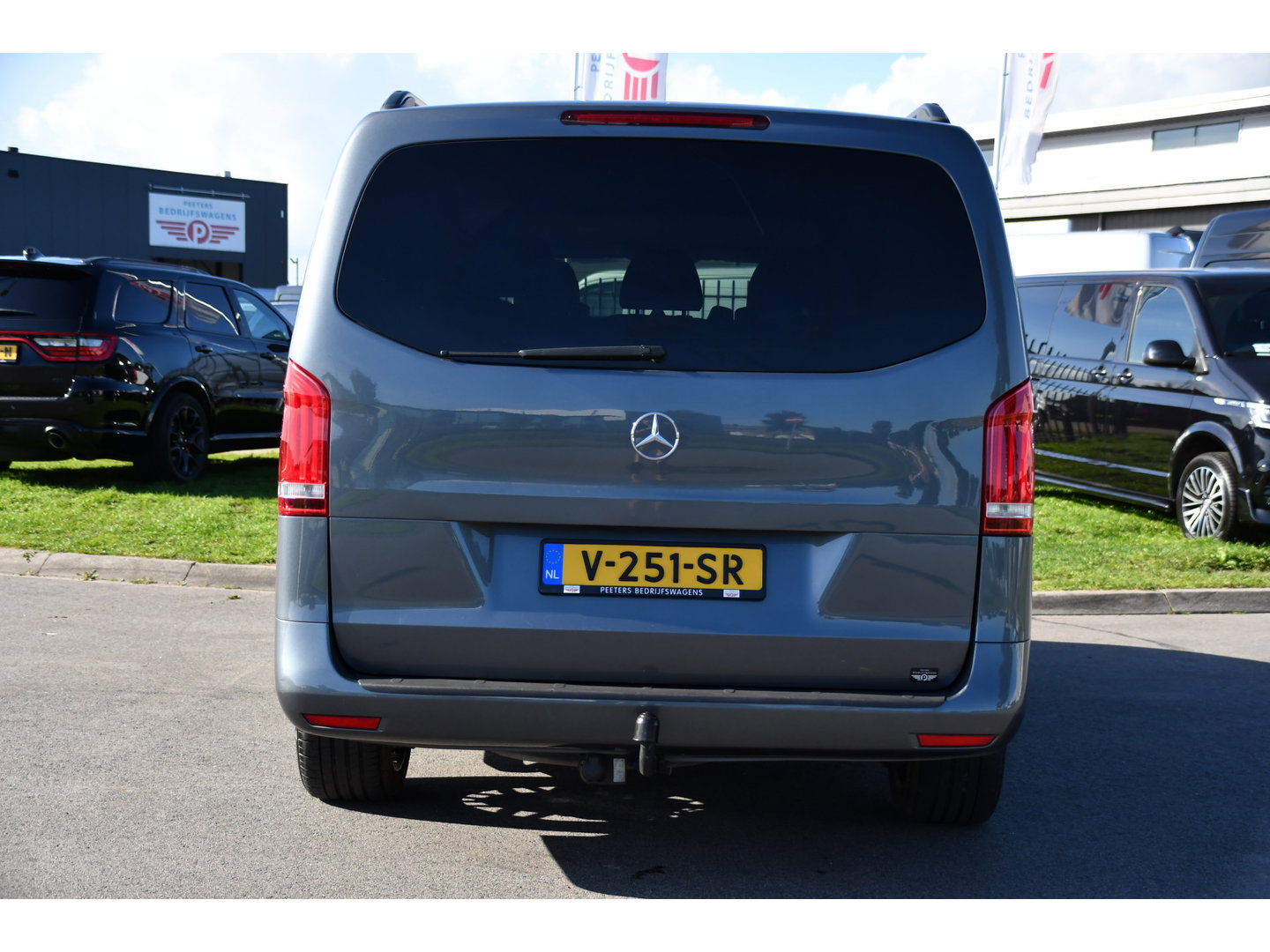 Mercedes-Benz Vito 114 CDI Lang DC AMG Edition Camera, Cruise, LED, 2 x Schuifdeur, Automaat, Trekhaak, NAVI, Uniek!