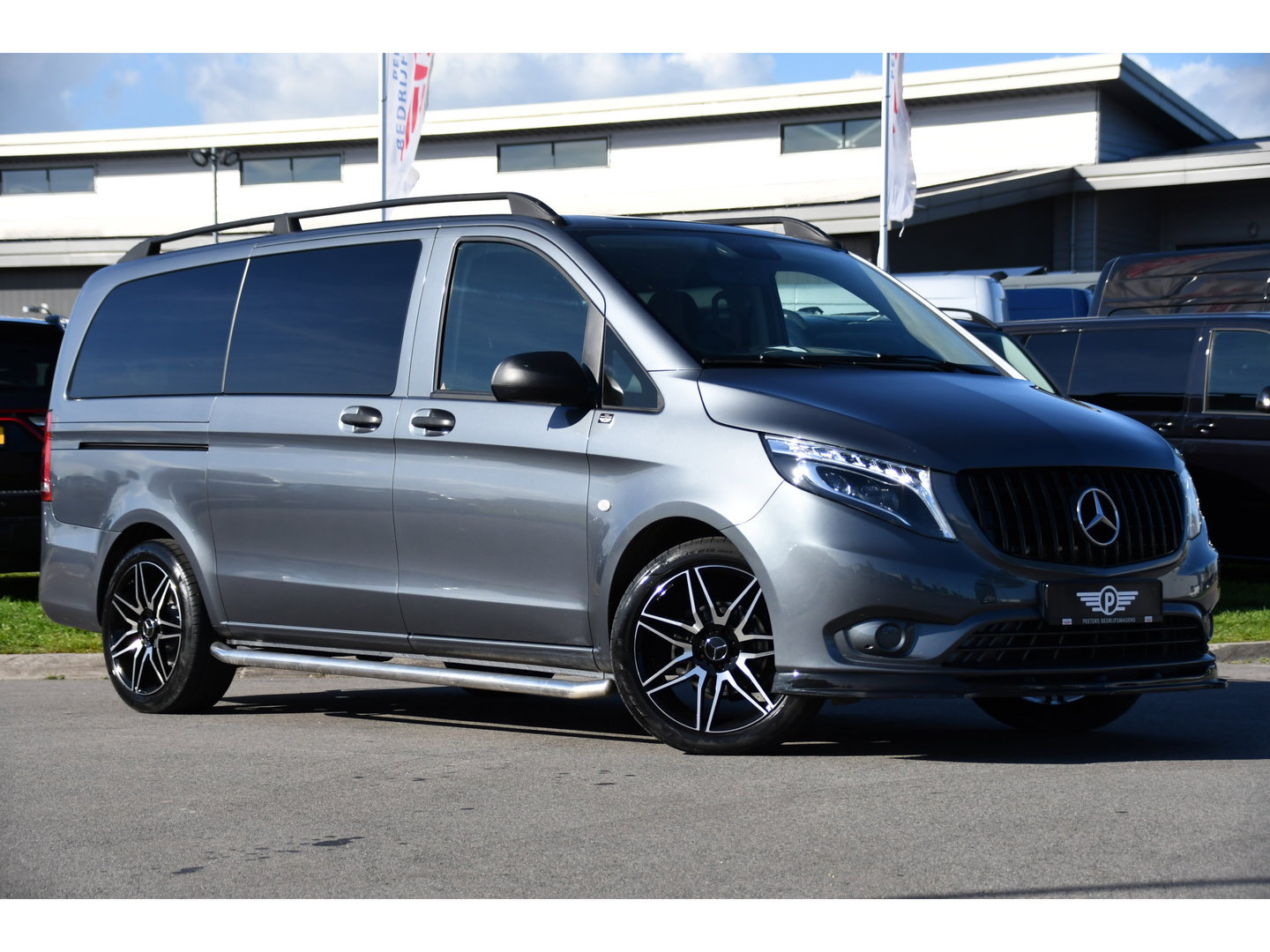 Mercedes-Benz Vito 114 CDI Lang DC AMG Edition Camera, Cruise, LED, 2 x Schuifdeur, Automaat, Trekhaak, NAVI, Uniek!