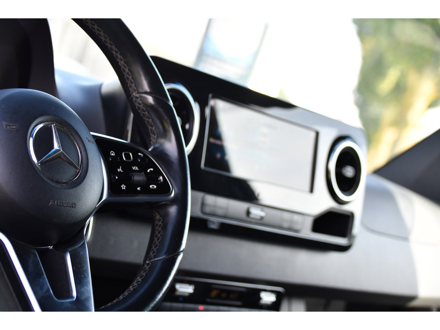 Mercedes-Benz Sprinter 319 V6 3.0 CDI L2H2 PB Edition Camera, Carplay, LED, Leder, 10,5'' Mbux, Stoelverwarming, Elektrische Deur, Automaat, Geveerde Stoel, Uniek!