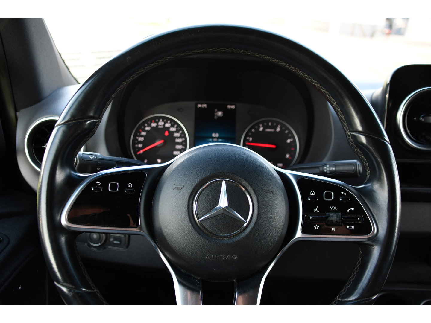 Mercedes-Benz Sprinter 319 V6 3.0 CDI L2H2 PB Edition Camera, Carplay, LED, Leder, 10,5'' Mbux, Stoelverwarming, Elektrische Deur, Automaat, Geveerde Stoel, Uniek!