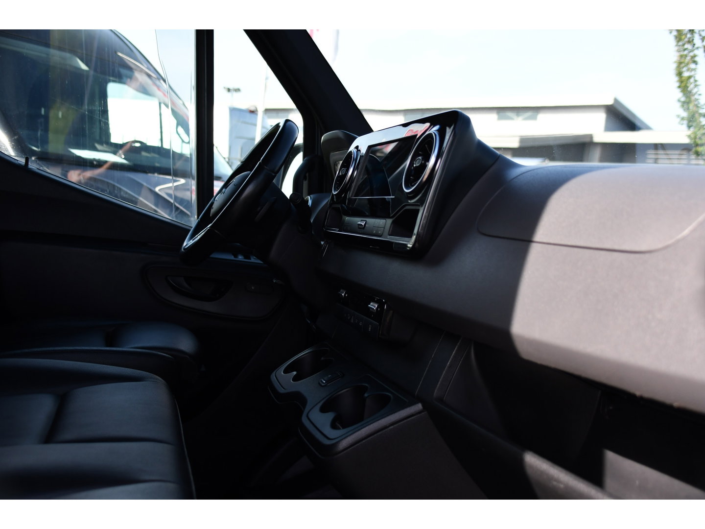 Mercedes-Benz Sprinter 319 V6 3.0 CDI L2H2 PB Edition Camera, Carplay, LED, Leder, 10,5'' Mbux, Stoelverwarming, Elektrische Deur, Automaat, Geveerde Stoel, Uniek!