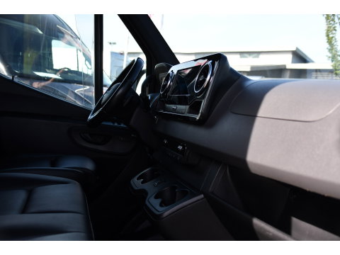 Mercedes-Benz Sprinter 319 V6 3.0 CDI L2H2 PB Edition Camera, Carplay, LED, Leder, 10,5'' Mbux, Stoelverwarming, Elektrische Deur, Automaat, Geveerde Stoel, Uniek!
