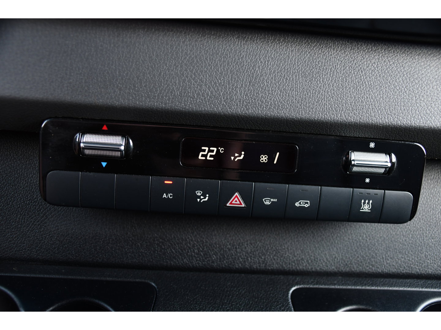 Mercedes-Benz Sprinter 319 V6 3.0 CDI L2H2 PB Edition Camera, Carplay, LED, Leder, 10,5'' Mbux, Stoelverwarming, Elektrische Deur, Automaat, Geveerde Stoel, Uniek!