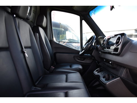 Mercedes-Benz Sprinter 319 V6 3.0 CDI L2H2 PB Edition Camera, Carplay, LED, Leder, 10,5'' Mbux, Stoelverwarming, Elektrische Deur, Automaat, Geveerde Stoel, Uniek!