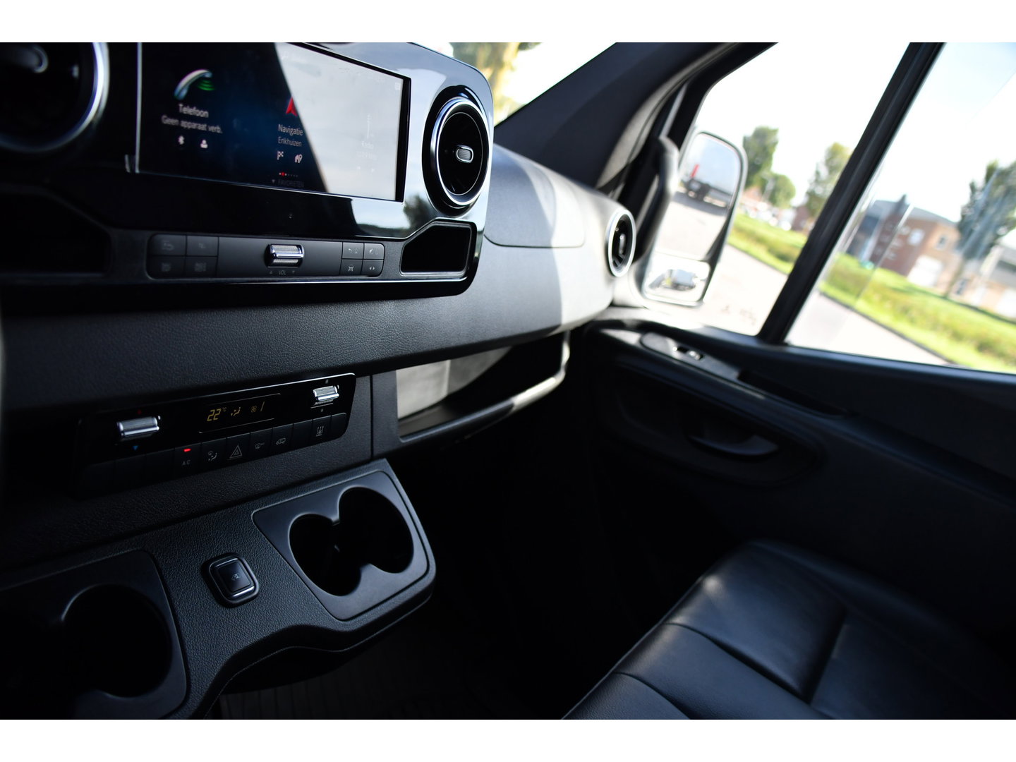 Mercedes-Benz Sprinter 319 V6 3.0 CDI L2H2 PB Edition Camera, Carplay, LED, Leder, 10,5'' Mbux, Stoelverwarming, Elektrische Deur, Automaat, Geveerde Stoel, Uniek!