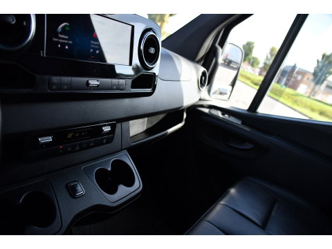 Mercedes-Benz Sprinter 319 V6 3.0 CDI L2H2 PB Edition Camera, Carplay, LED, Leder, 10,5'' Mbux, Stoelverwarming, Elektrische Deur, Automaat, Geveerde Stoel, Uniek!