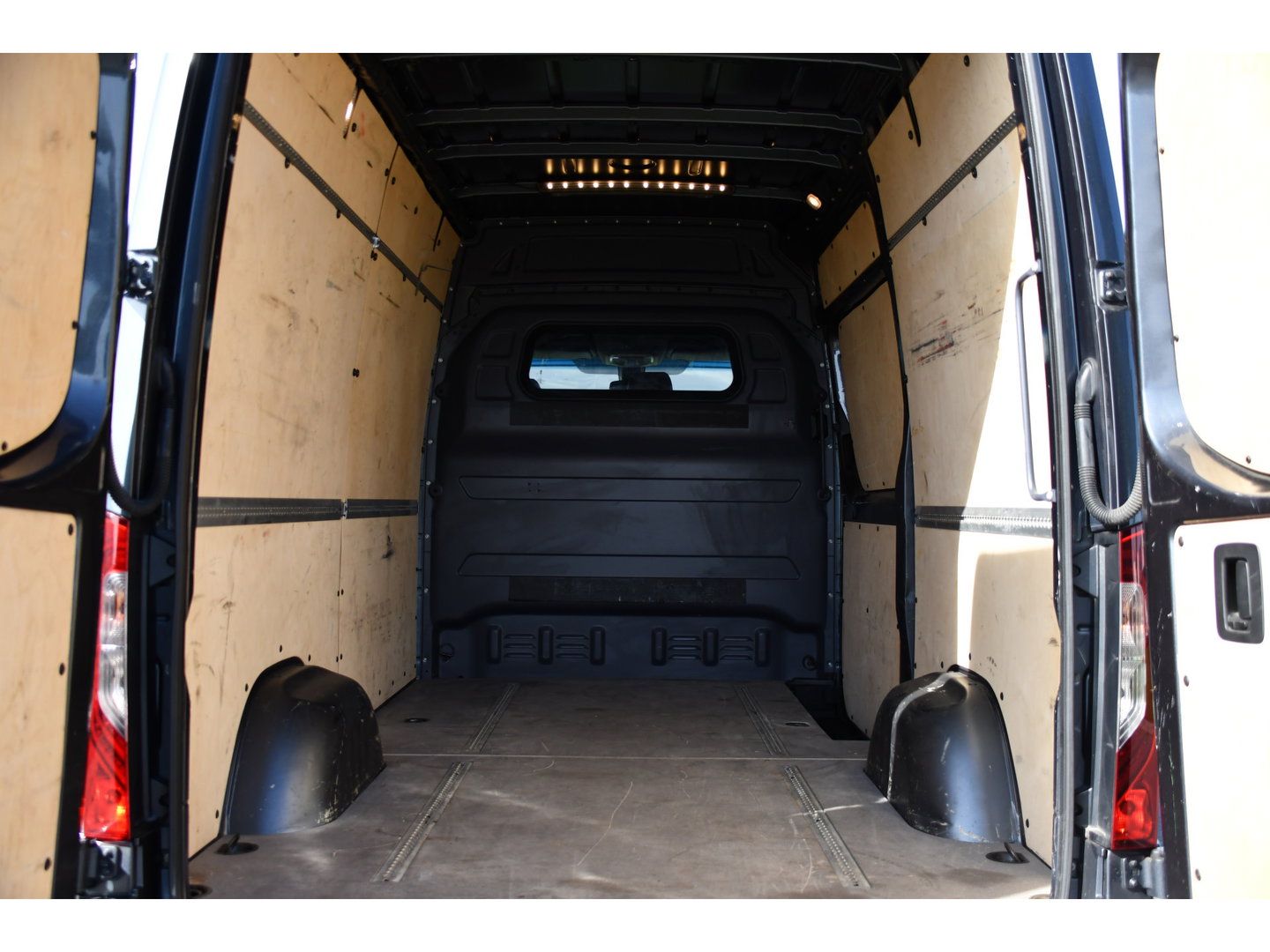 Mercedes-Benz Sprinter 319 V6 3.0 CDI L2H2 PB Edition Camera, Carplay, LED, Leder, 10,5'' Mbux, Stoelverwarming, Elektrische Deur, Automaat, Geveerde Stoel, Uniek!