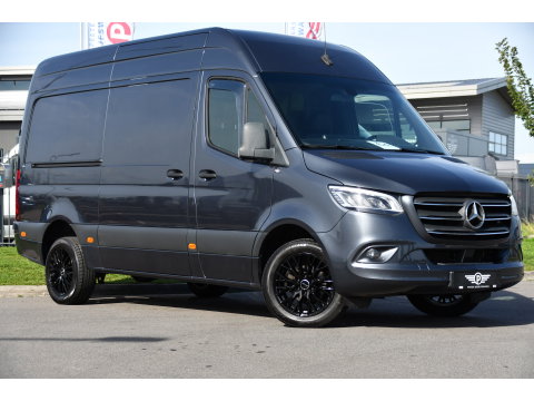Mercedes-Benz Sprinter 319 V6 3.0 CDI L2H2 PB Edition Camera, Carplay, LED, Leder, 10,5'' Mbux, Stoelverwarming, Elektrische Deur, Automaat, Geveerde Stoel, Uniek!