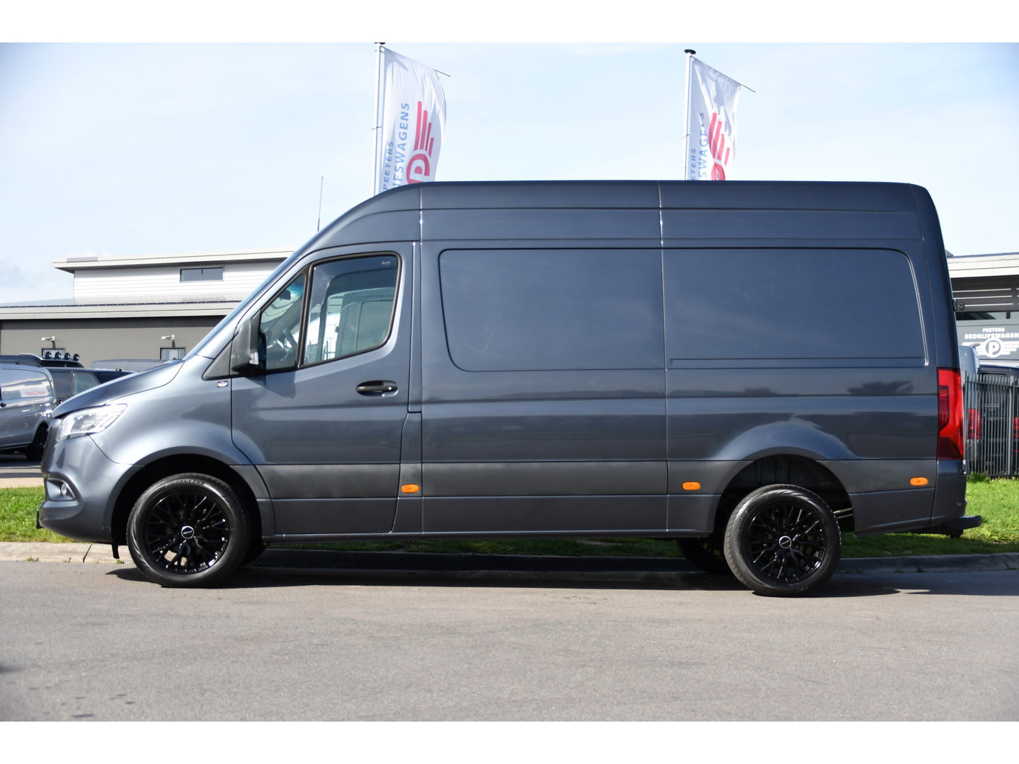 Mercedes-Benz Sprinter 319 V6 3.0 CDI L2H2 PB Edition Camera, Carplay, LED, Leder, 10,5'' Mbux, Stoelverwarming, Elektrische Deur, Automaat, Geveerde Stoel, Uniek!