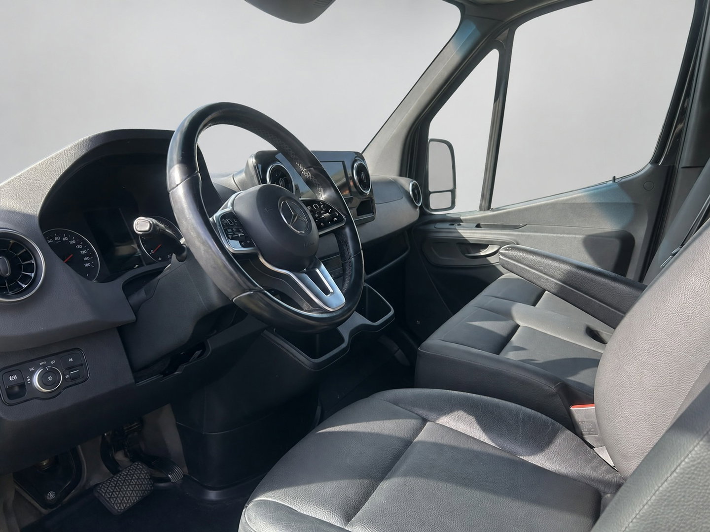 Mercedes-Benz Sprinter 314 2.2 CDI L2H2 PB Edition Full Options! 360 Camera, Cruise, LED, Leder, Automaat, Standkachel, Voorruit verwarming, Trekhaak, 10,5'' Mbux, Uniek!