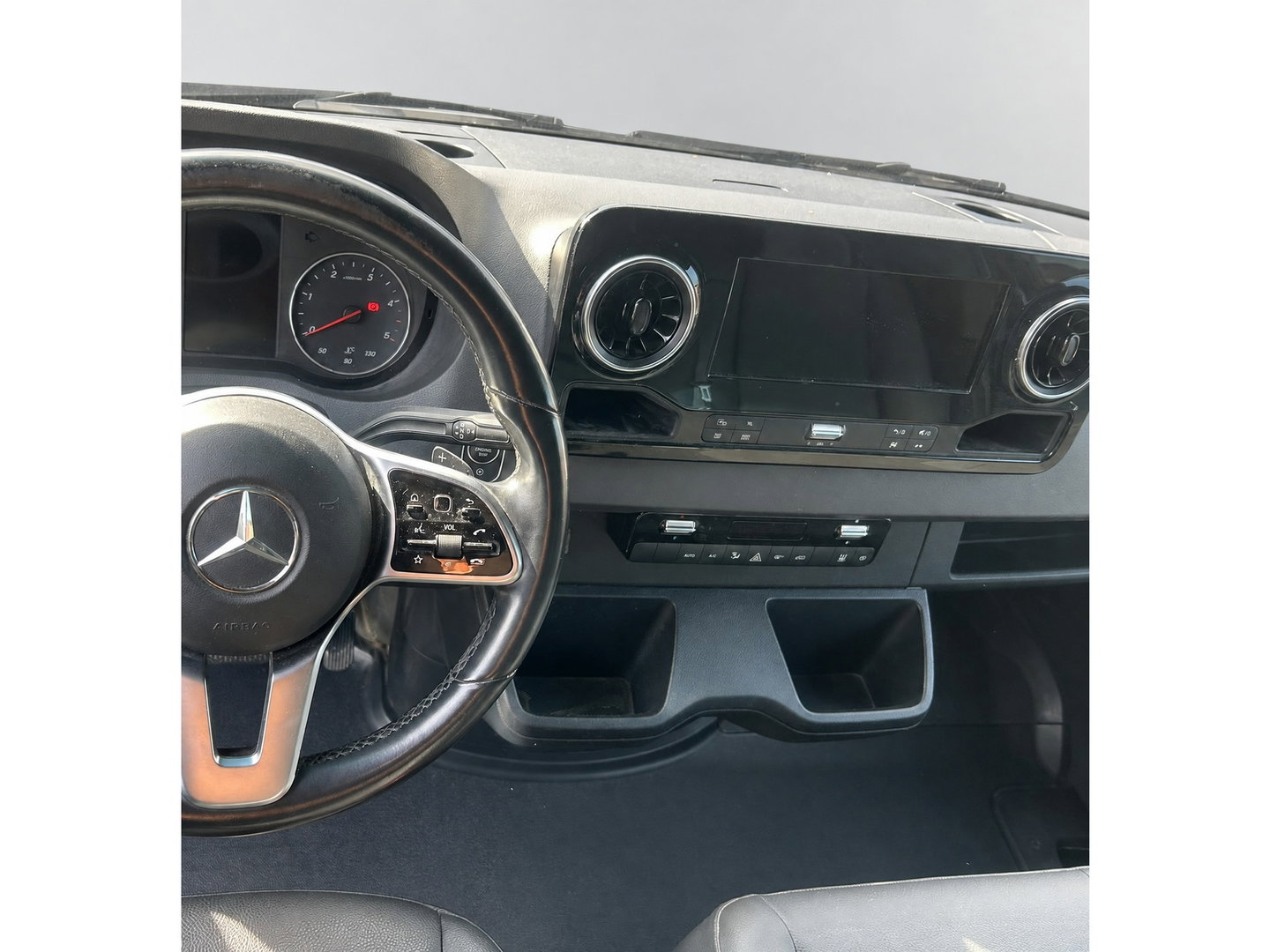 Mercedes-Benz Sprinter 314 2.2 CDI L2H2 PB Edition Full Options! 360 Camera, Cruise, LED, Leder, Automaat, Standkachel, Voorruit verwarming, Trekhaak, 10,5'' Mbux, Uniek!