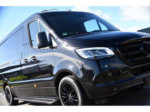 Mercedes-Benz Sprinter 319 3.0 CDI L2H1 DC Black Edition FULL OPTIONS! 360 Camera, Adaptieve Cruise, LED, 2 x Stoelverwarming, Standkacel, Autmaat, 10,5'' Mbux, Sensoren, Uniek!