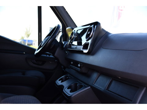 Mercedes-Benz Sprinter 319 3.0 CDI L2H1 DC Black Edition FULL OPTIONS! 360 Camera, Adaptieve Cruise, LED, 2 x Stoelverwarming, Standkacel, Autmaat, 10,5'' Mbux, Sensoren, Uniek!