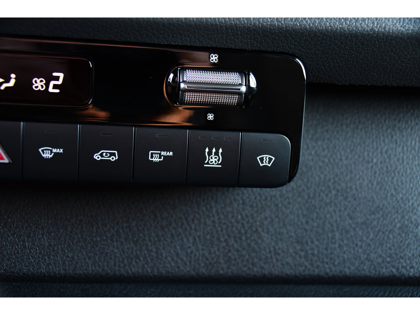 Mercedes-Benz Sprinter 319 3.0 CDI L2H1 DC Black Edition FULL OPTIONS! 360 Camera, Adaptieve Cruise, LED, 2 x Stoelverwarming, Standkacel, Autmaat, 10,5'' Mbux, Sensoren, Uniek!