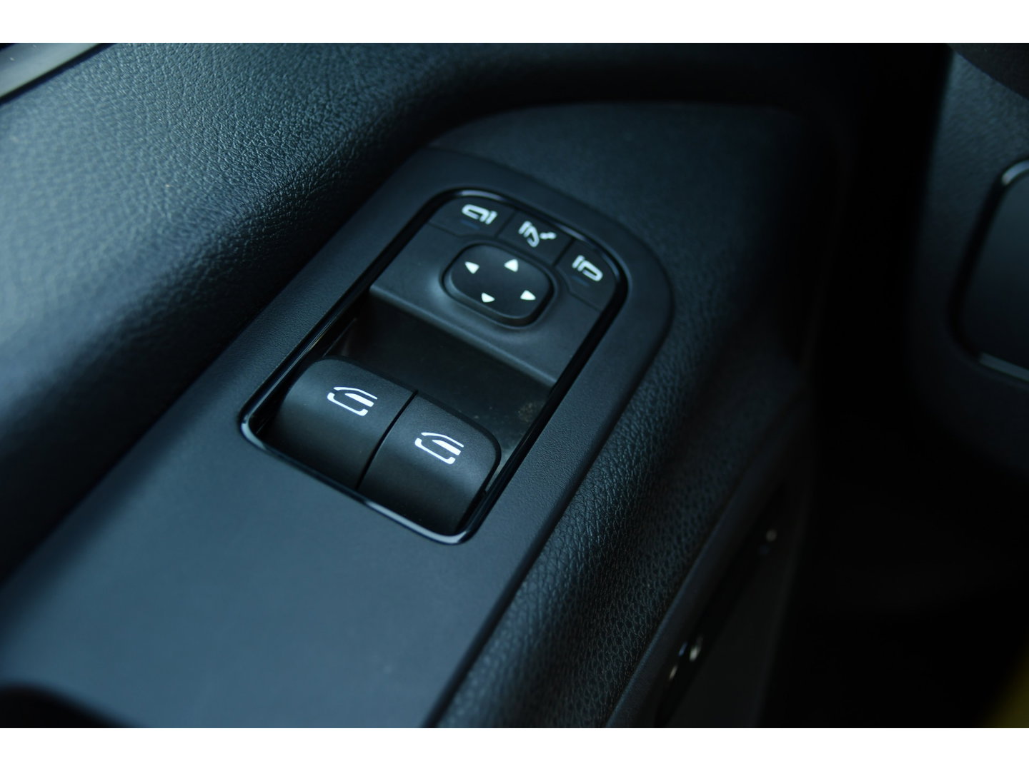 Mercedes-Benz Sprinter 319 3.0 CDI L2H1 DC Black Edition FULL OPTIONS! 360 Camera, Adaptieve Cruise, LED, 2 x Stoelverwarming, Standkacel, Autmaat, 10,5'' Mbux, Sensoren, Uniek!