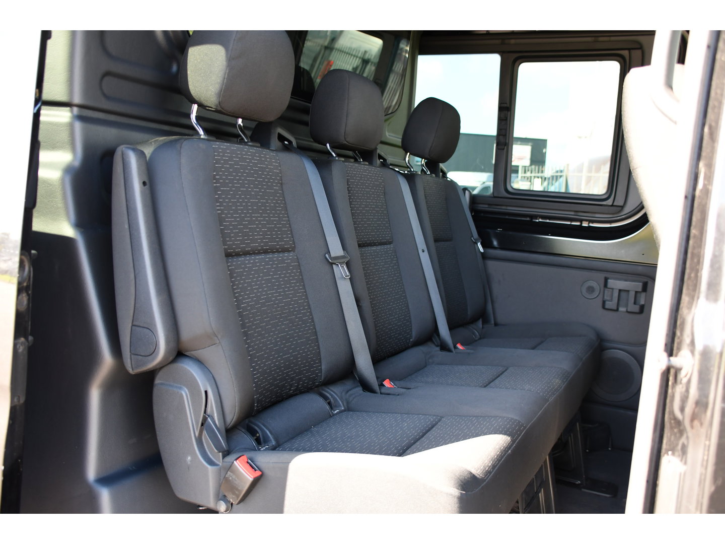 Mercedes-Benz Sprinter 319 3.0 CDI L2H1 DC Black Edition FULL OPTIONS! 360 Camera, Adaptieve Cruise, LED, 2 x Stoelverwarming, Standkacel, Autmaat, 10,5'' Mbux, Sensoren, Uniek!