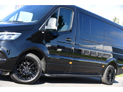 Mercedes-Benz Sprinter 319 3.0 CDI L2H1 DC Black Edition FULL OPTIONS! 360 Camera, Adaptieve Cruise, LED, 2 x Stoelverwarming, Standkacel, Autmaat, 10,5'' Mbux, Sensoren, Uniek!
