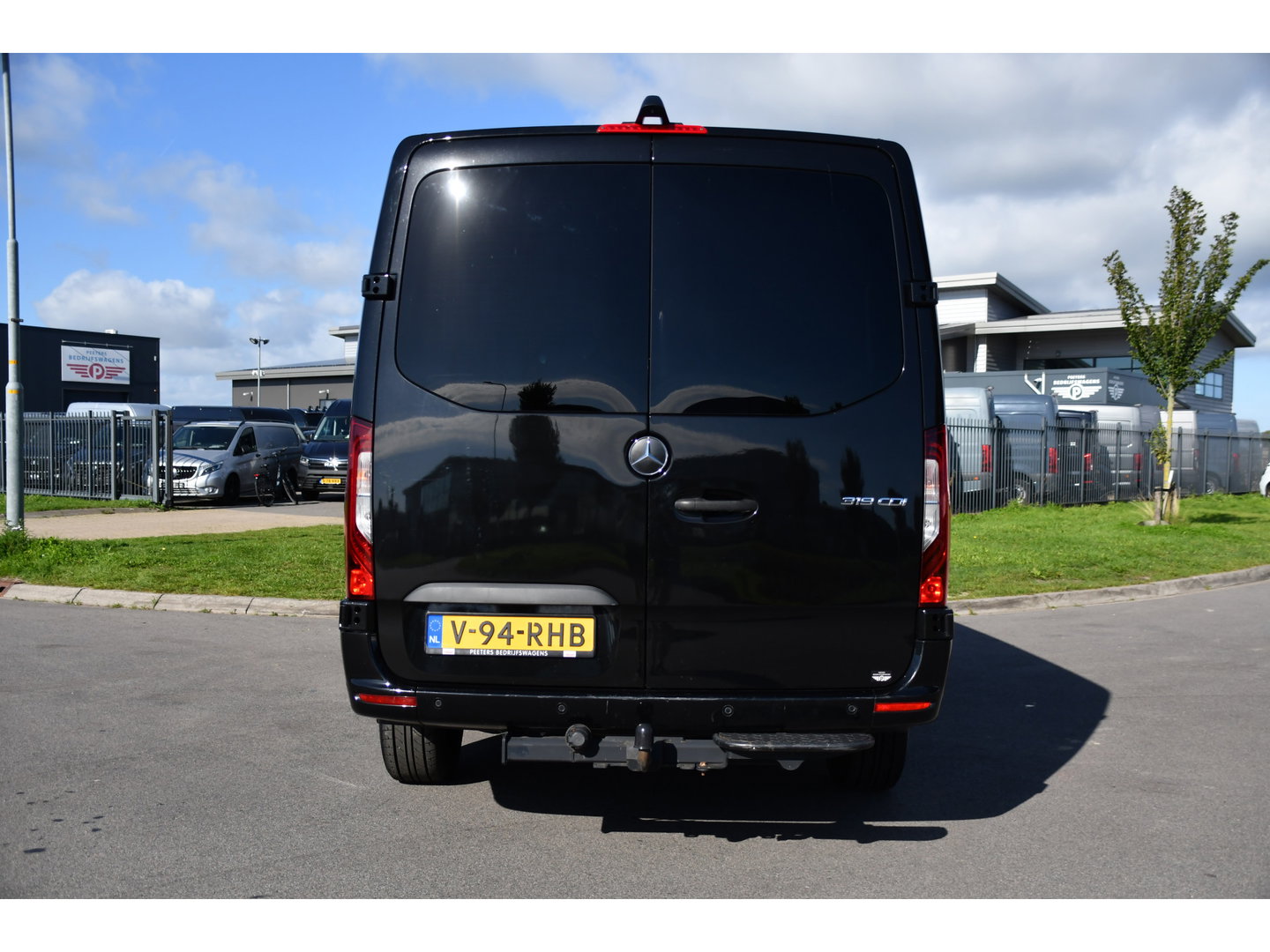 Mercedes-Benz Sprinter 319 3.0 CDI L2H1 DC Black Edition FULL OPTIONS! 360 Camera, Adaptieve Cruise, LED, 2 x Stoelverwarming, Standkacel, Autmaat, 10,5'' Mbux, Sensoren, Uniek!
