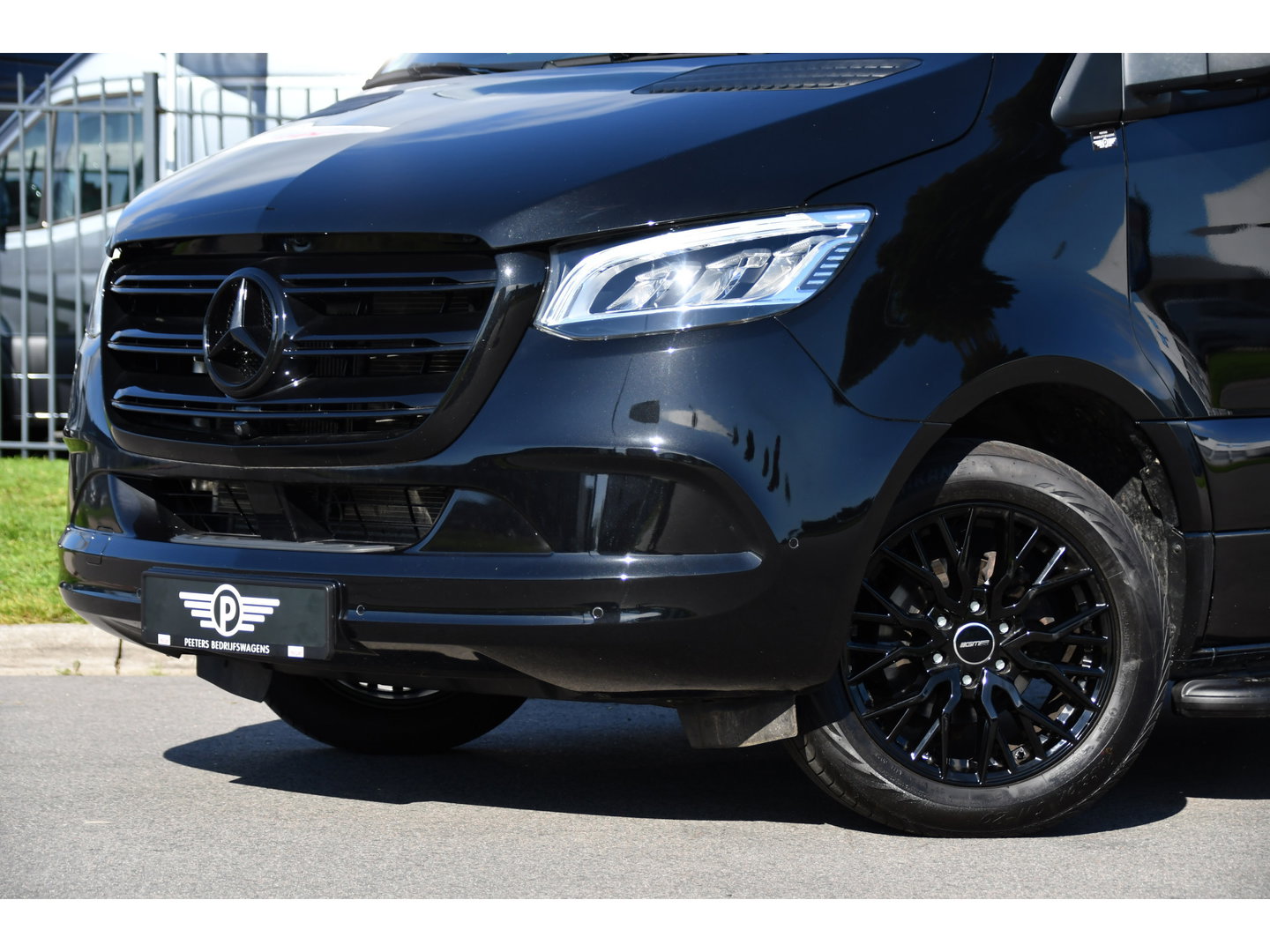 Mercedes-Benz Sprinter 319 3.0 CDI L2H1 DC Black Edition FULL OPTIONS! 360 Camera, Adaptieve Cruise, LED, 2 x Stoelverwarming, Standkacel, Autmaat, 10,5'' Mbux, Sensoren, Uniek!