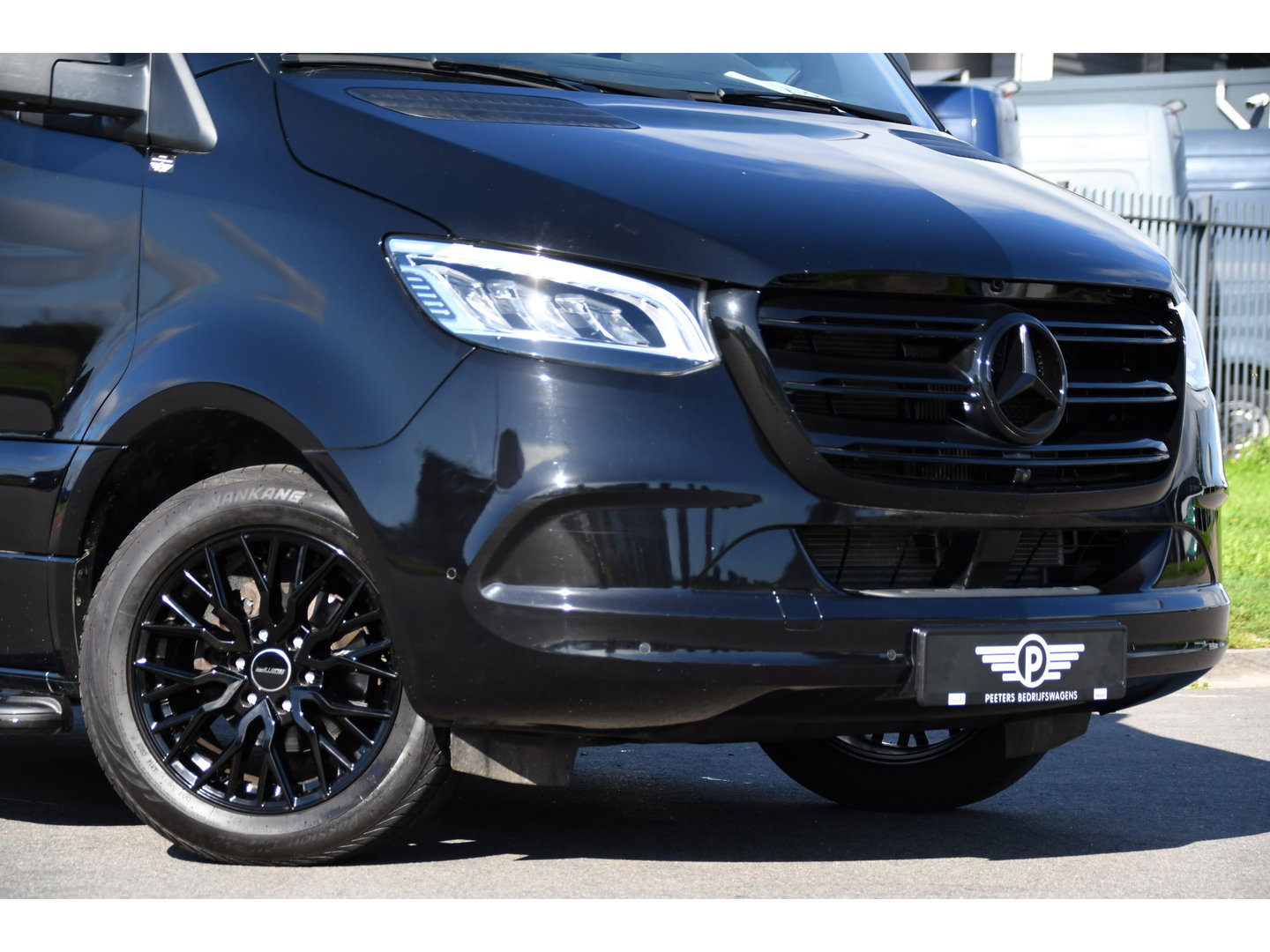 Mercedes-Benz Sprinter 319 3.0 CDI L2H1 DC Black Edition FULL OPTIONS! 360 Camera, Adaptieve Cruise, LED, 2 x Stoelverwarming, Standkacel, Autmaat, 10,5'' Mbux, Sensoren, Uniek!