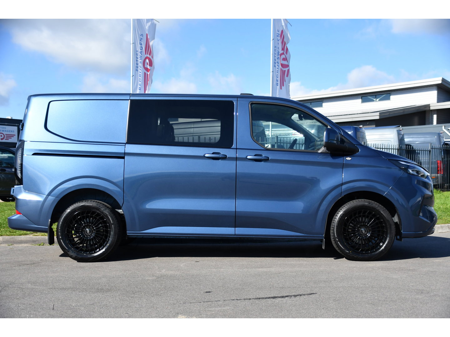 Ford Transit Custom 300 2.0 TDCI L1H1 DC Limited PB Edition Adaptieve Cruise, Camera, Carplay, LED, Stoelverwarming, 2 x Schuifdeur, Automaat, Stuurverwarming, Trekhaak, 170pk, Uniek!