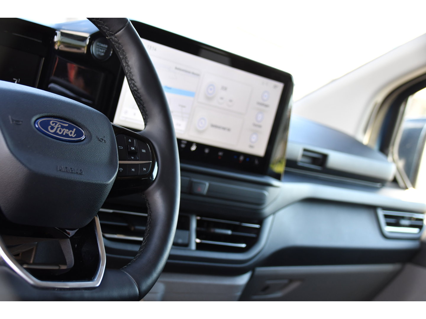 Ford Transit Custom 300 2.0 TDCI L1H1 DC Limited PB Edition Adaptieve Cruise, Camera, Carplay, LED, Stoelverwarming, 2 x Schuifdeur, Automaat, Stuurverwarming, Trekhaak, 170pk, Uniek!