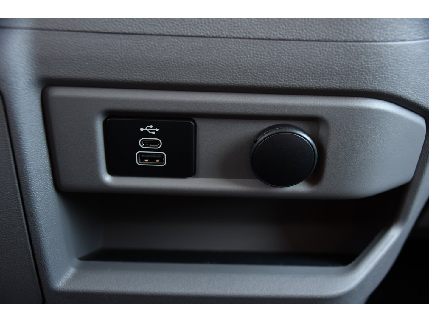 Ford Transit Custom 300 2.0 TDCI L1H1 DC Limited PB Edition Adaptieve Cruise, Camera, Carplay, LED, Stoelverwarming, 2 x Schuifdeur, Automaat, Stuurverwarming, Trekhaak, 170pk, Uniek!