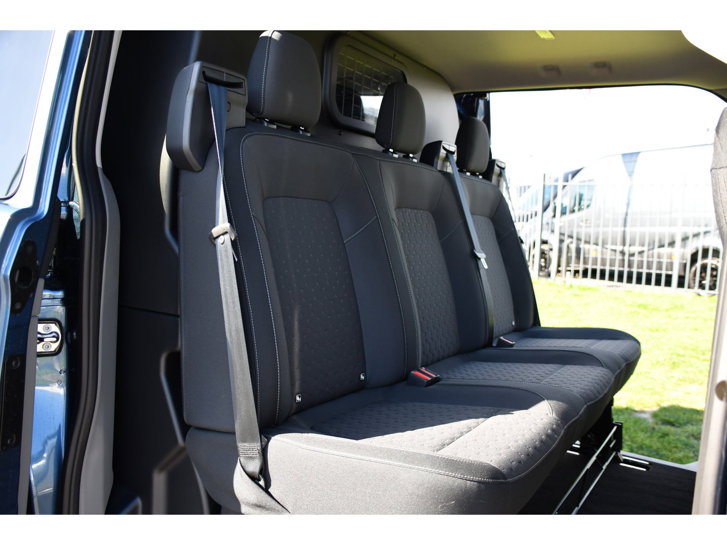 Ford Transit Custom 300 2.0 TDCI L1H1 DC Limited PB Edition Adaptieve Cruise, Camera, Carplay, LED, Stoelverwarming, 2 x Schuifdeur, Automaat, Stuurverwarming, Trekhaak, 170pk, Uniek!