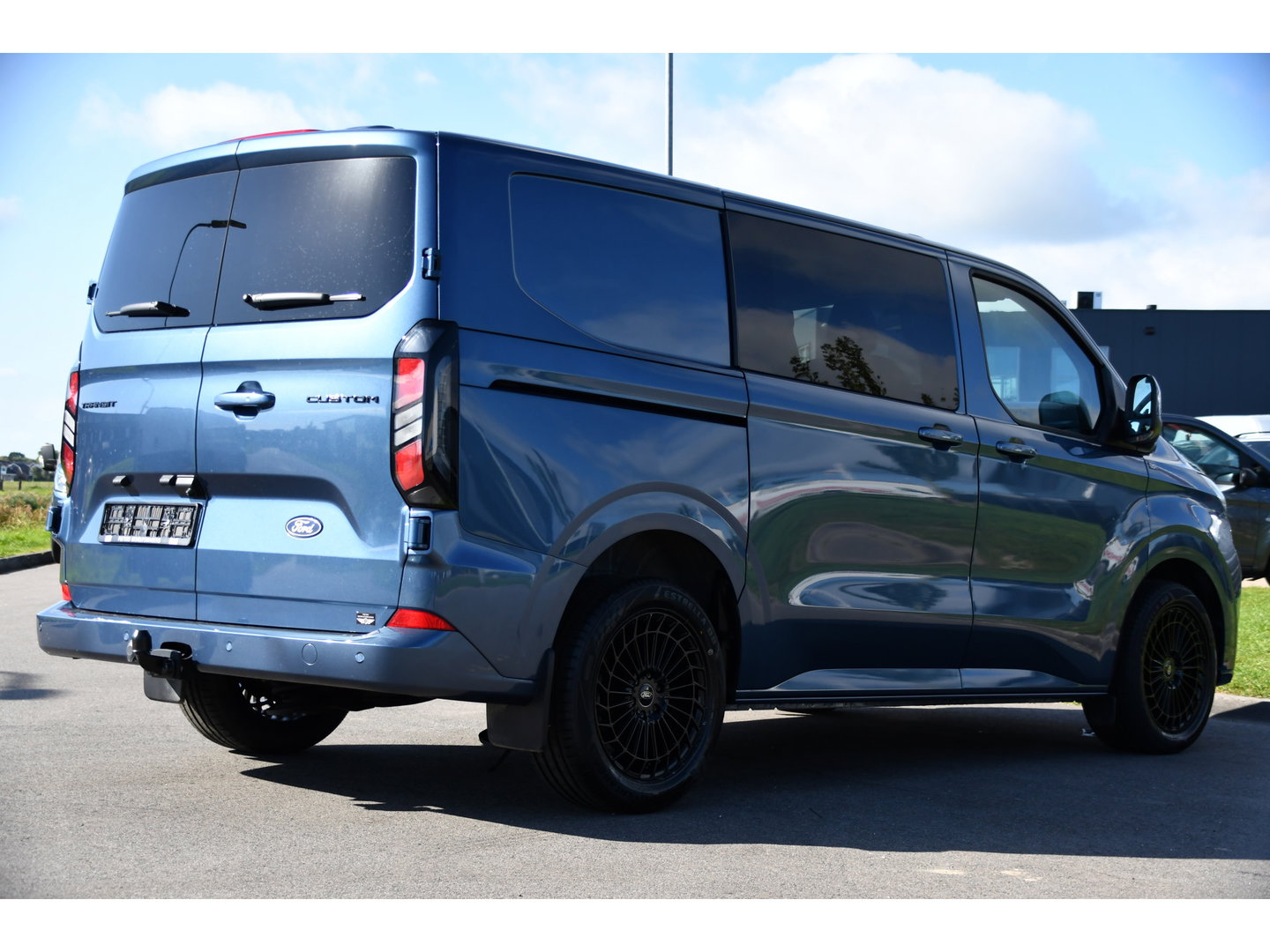Ford Transit Custom 300 2.0 TDCI L1H1 DC Limited PB Edition Adaptieve Cruise, Camera, Carplay, LED, Stoelverwarming, 2 x Schuifdeur, Automaat, Stuurverwarming, Trekhaak, 170pk, Uniek!