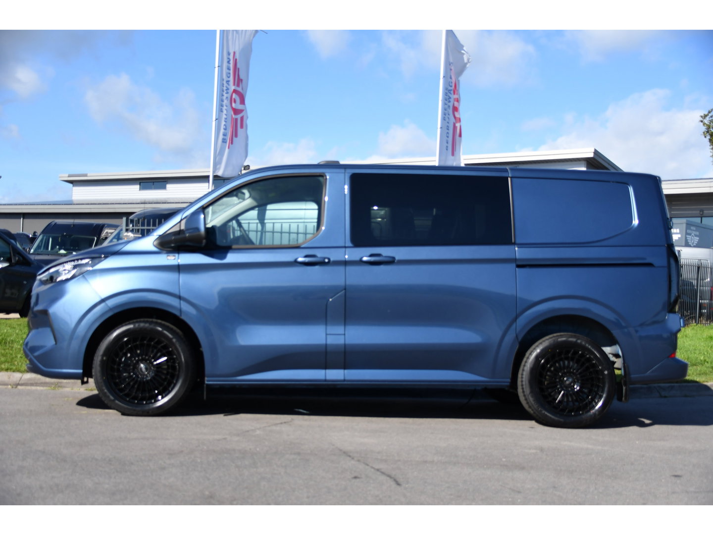 Ford Transit Custom 300 2.0 TDCI L1H1 DC Limited PB Edition Adaptieve Cruise, Camera, Carplay, LED, Stoelverwarming, 2 x Schuifdeur, Automaat, Stuurverwarming, Trekhaak, 170pk, Uniek!