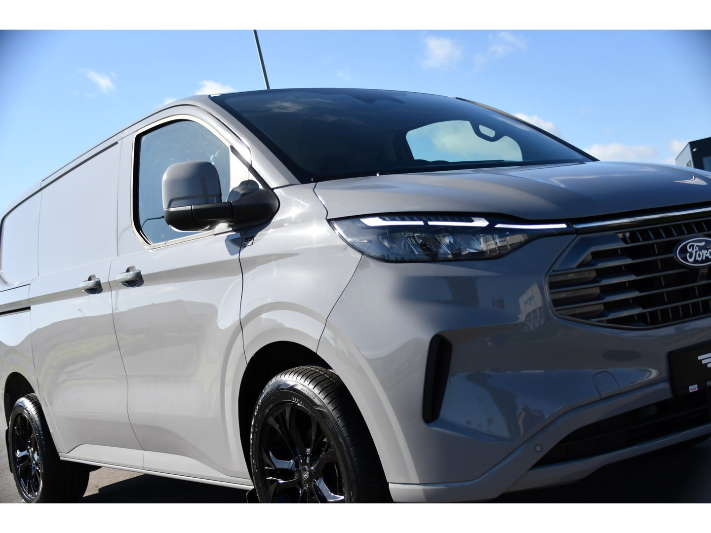 Ford Transit Custom 300 2.0 TDCI L1H1 Limited PB Edition Camera, Cruise, Carplay, LED, 136pk, Automaat, Sensoren, Trekhaak, Stoelverwarming, 136pk, Uniek!