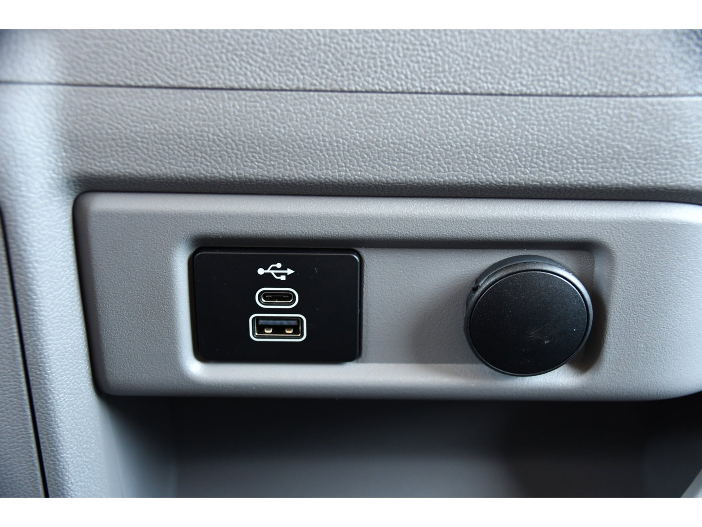 Ford Transit Custom 300 2.0 TDCI L1H1 Limited PB Edition Camera, Cruise, Carplay, LED, 136pk, Automaat, Sensoren, Trekhaak, Stoelverwarming, 136pk, Uniek!