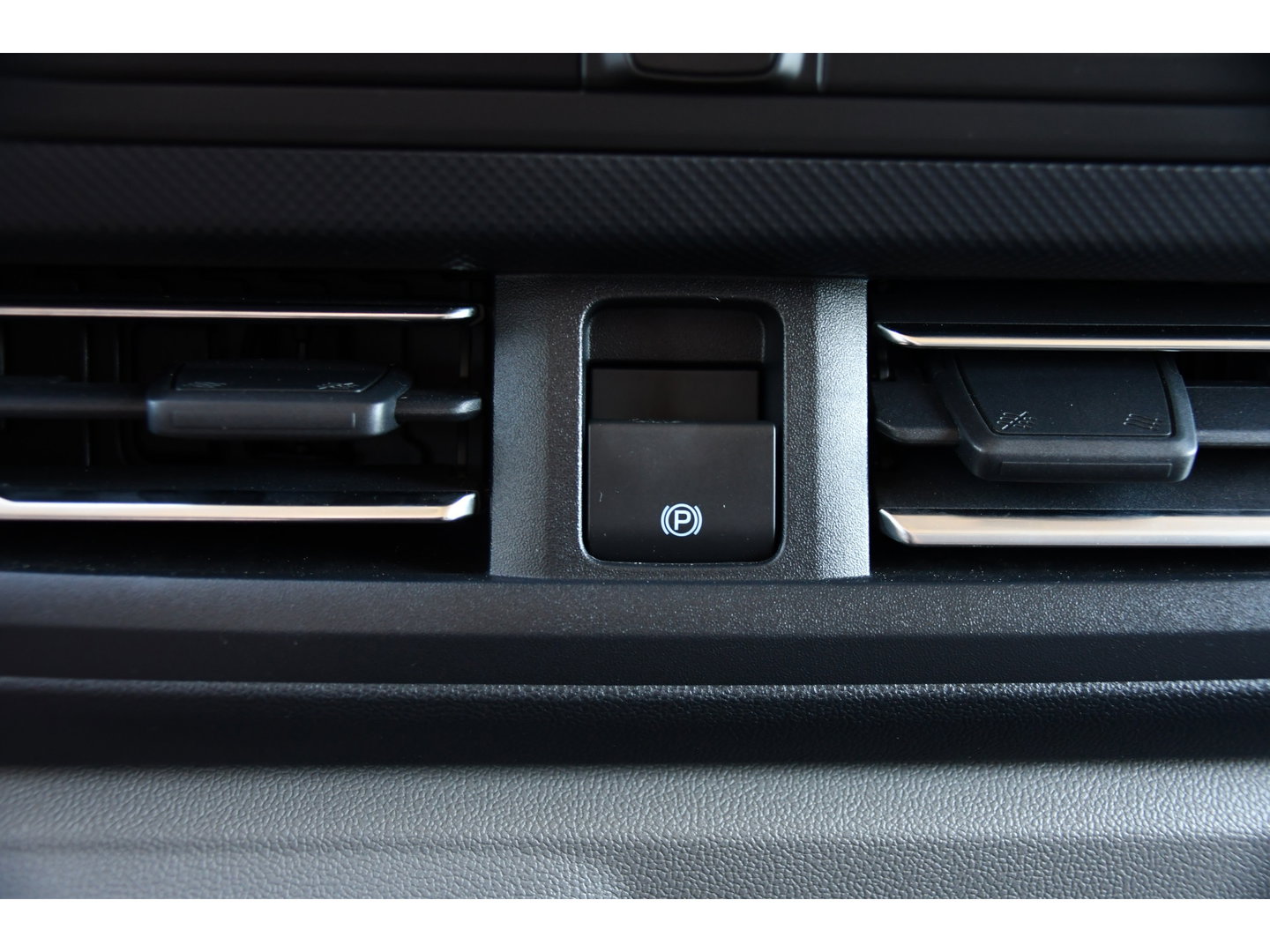 Ford Transit Custom 300 2.0 TDCI L1H1 Limited PB Edition Camera, Cruise, Carplay, LED, 136pk, Automaat, Sensoren, Trekhaak, Stoelverwarming, 136pk, Uniek!