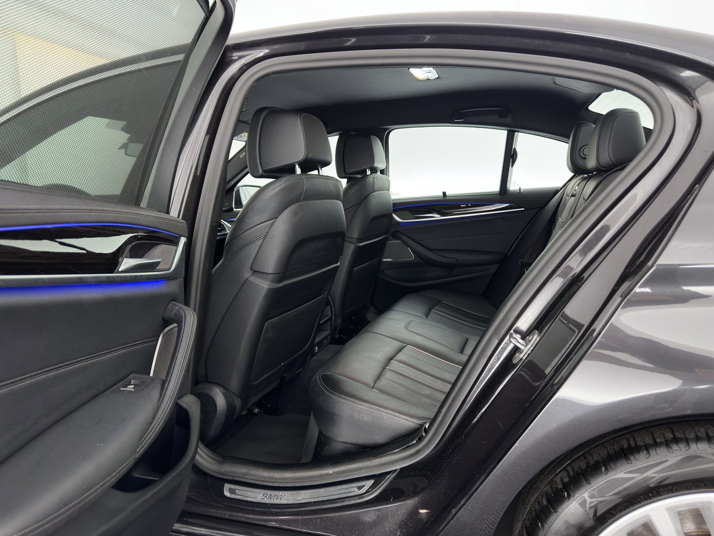 BMW 5 Serie 520d Business Edition Plus (INCL.BTW) Aut. *LEATHER | LASER-LED | HARMAN/KARDON | ADAPTIVE-CRUISE | BLIND-SPOT | MEMORY-PACK | CAMERA | DIGI-COCKPIT | AMBIENT-LIGHT | DAB+ | NAVI-FULLMAP | ECC | PDC | 18''ALU*