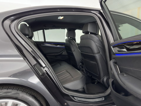 BMW 5 Serie 520d Business Edition Plus (INCL.BTW) Aut. *LEATHER | LASER-LED | HARMAN/KARDON | ADAPTIVE-CRUISE | BLIND-SPOT | MEMORY-PACK | CAMERA | DIGI-COCKPIT | AMBIENT-LIGHT | DAB+ | NAVI-FULLMAP | ECC | PDC | 18''ALU*